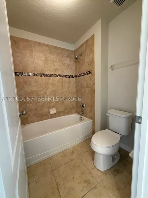 Bath - 10930 Inside Loop, Orlando, FL 32825 photo 6 of 7