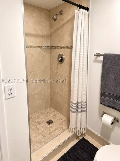 Bath - 3285 Foxcroft Rd #E206, Miramar, FL 33025 photo 3 of 4