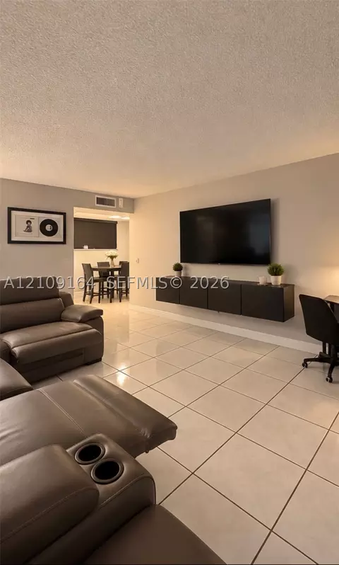 3285 Foxcroft Rd #E206, Miramar, FL 33025