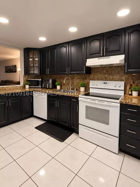 Kitchen - 3285 Foxcroft Rd #E206, Miramar, FL 33025 photo 1 of 3