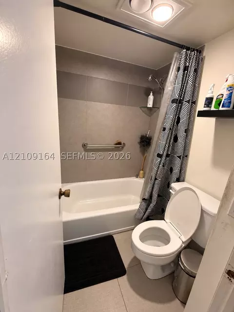 Bath - 3285 Foxcroft Rd #E206, Miramar, FL 33025 photo 2 of 4