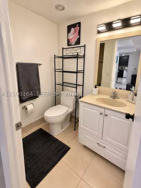Bath - 3285 Foxcroft Rd #E206, Miramar, FL 33025 photo 1 of 4