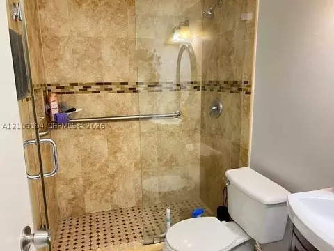 Bath - 17530 NW 68th Ave #C2007, Hialeah, FL 33015 photo 1 of 2