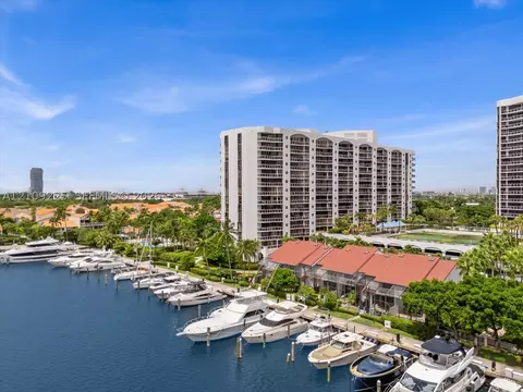 3610 Yacht Club Dr #805, Aventura, FL 33180