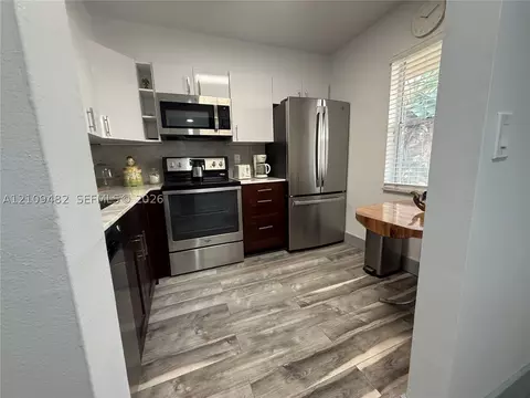 2811 Somerset Dr #200, Lauderdale Lakes, FL 33311