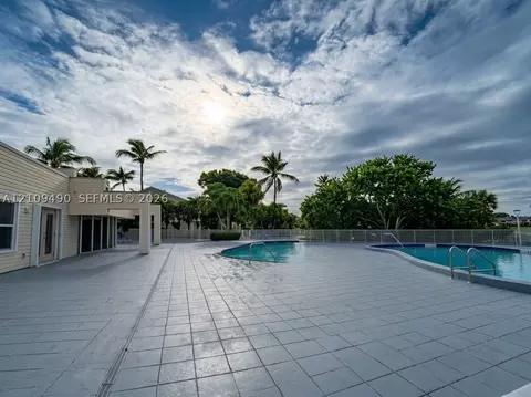 3433 NW 44th St #108, Oakland Park, FL 33309