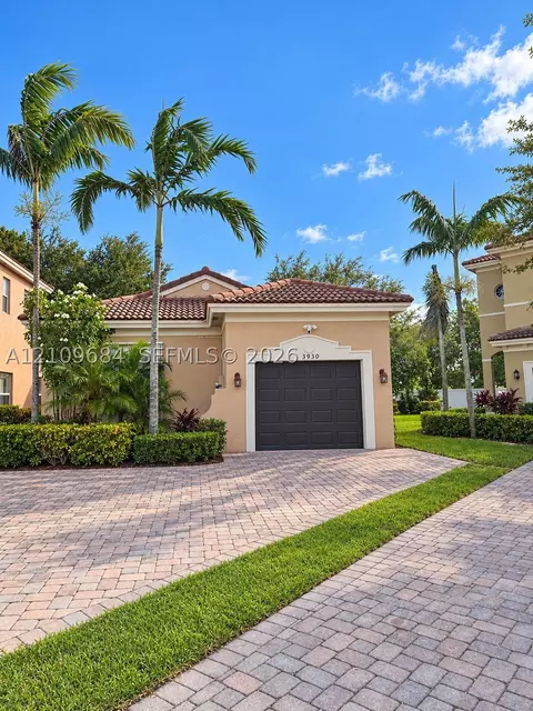 3930 NE 10th Dr, Homestead, FL 33033