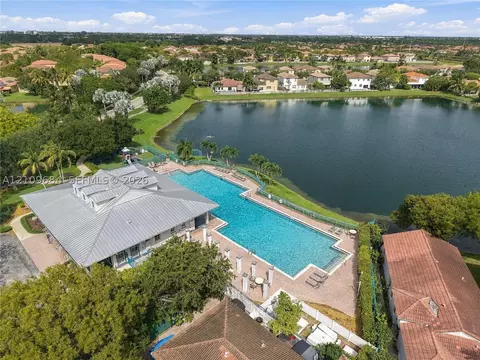 3930 NE 10th Dr, Homestead, FL 33033