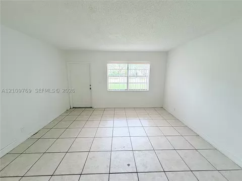 4160 NW 21st St #124D, Lauderhill, FL 33313