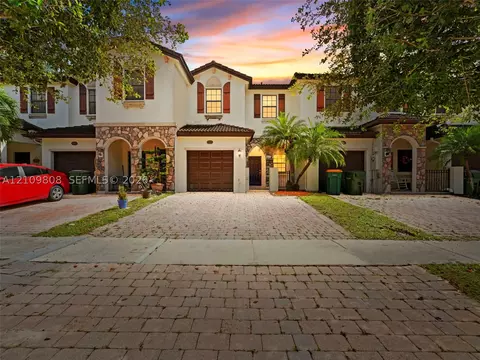 353 NE 37th Pl, Homestead, FL 33033