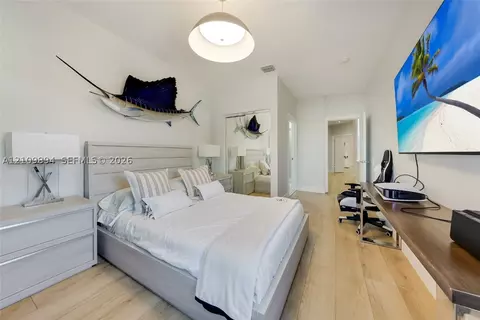 1366 W Harbor Vw W, Hollywood, FL 33019