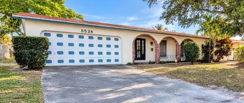 8528 Windsor Dr, Miramar, FL 33025