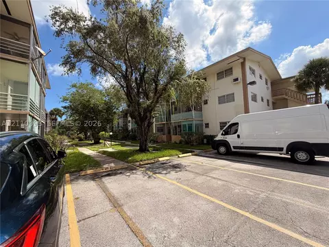 1395 NE 167th St #205, Miami, FL 33162