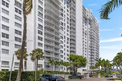 2851 NE 183rd St #309E, Aventura, FL 33160