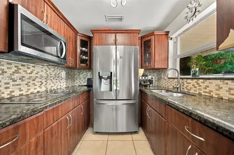 Kitchen - 419 SE 3rd St, Hialeah, FL 33010 photo 2 of 3