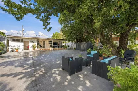 Exterior - 419 SE 3rd St, Hialeah, FL 33010 photo 5 of 8