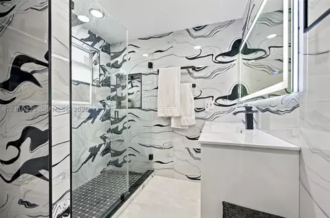 Bath - 419 SE 3rd St, Hialeah, FL 33010 photo 1 of 4