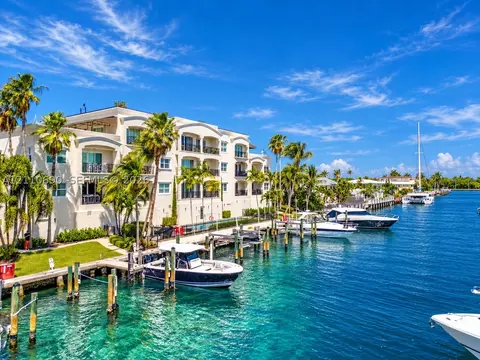 2720 NE 15th St #201, Fort Lauderdale, FL 33304