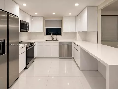 2750 NE 183rd St #2208, Aventura, FL 33160