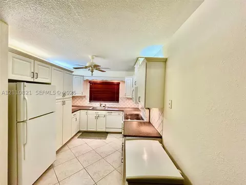 9020 Sunrise Lakes Blvd #303, Sunrise, FL 33322