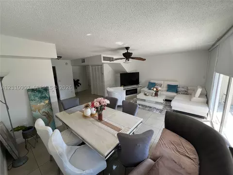 9240 Fontainebleau Blvd #207, Miami, FL 33172