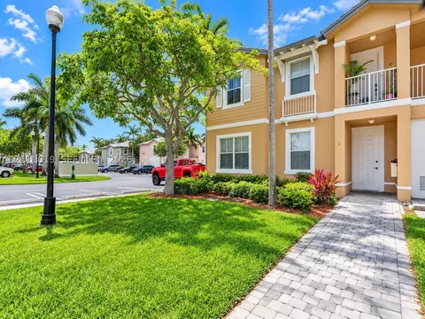 230 SE 29th Ave #1, Homestead, FL 33033