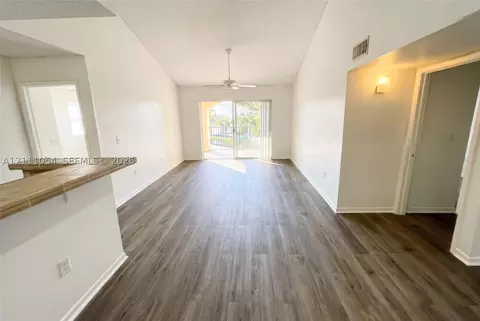 4180 San Marino Blvd #106, West Palm Beach, FL 33409