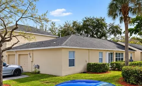 10890 Palm Ridge Ln, Tamarac, FL 33321