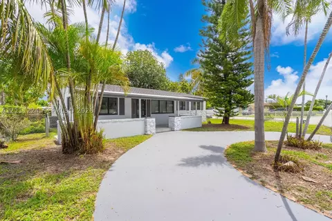 1041 NW 199th St, Miami Gardens, FL 33169