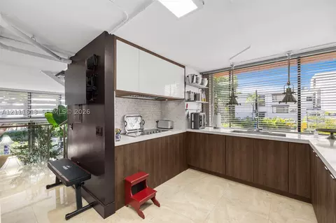 Kitchen - 201 Enid Dr #31, Key Biscayne, FL 33149 photo 4 of 6
