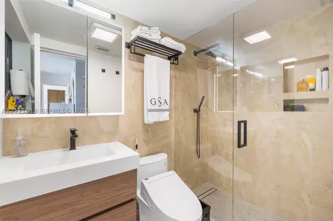 Bath - 201 Enid Dr #31, Key Biscayne, FL 33149 photo 2 of 6