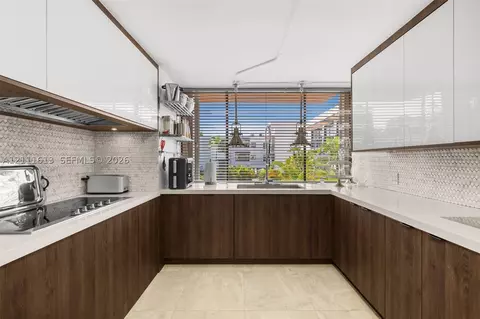 Kitchen - 201 Enid Dr #31, Key Biscayne, FL 33149 photo 3 of 6
