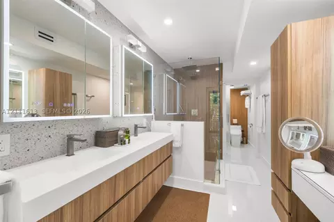 Bath - 201 Enid Dr #31, Key Biscayne, FL 33149 photo 3 of 6
