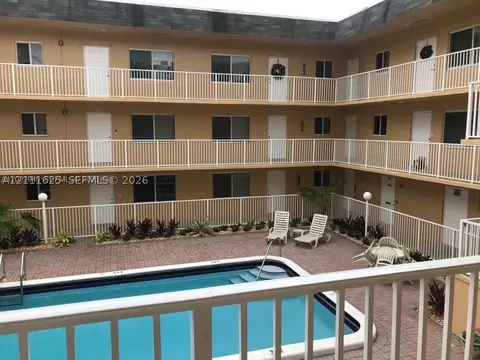 7910 Taft St #214, Pembroke Pines, FL 33024