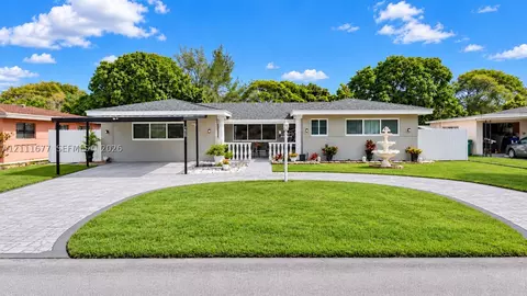 1921 Acapulco Dr, Miramar, FL 33023