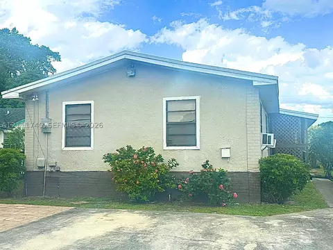 1564 W 20th St, Riviera Beach, FL 33404