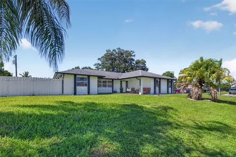 1212 SE Nancy Ln, Port Saint Lucie, FL 34983