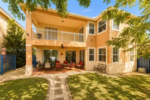 16062 SW 43rd Ter, Miami, FL 33185