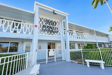 900 Atlantic Shores Blvd #101, Hallandale Beach, FL 33009
