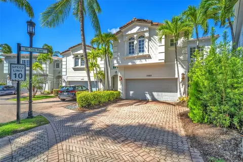 3065 NE 208th Ter, Aventura, FL 33180