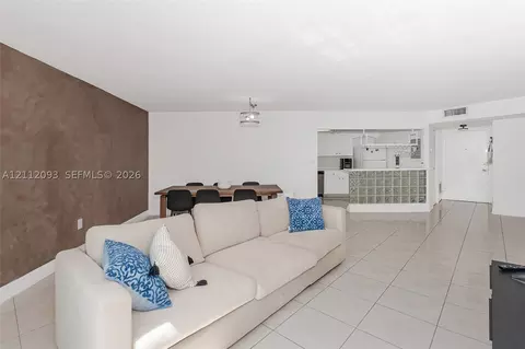 2750 NE 183rd St #1612, Aventura, FL 33160