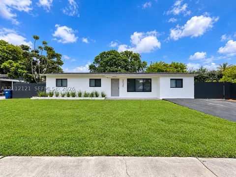 5020 NW 182nd St, Miami Gardens, FL 33055