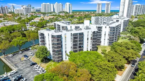 3401 N Country Club Dr #311, Aventura, FL 33180