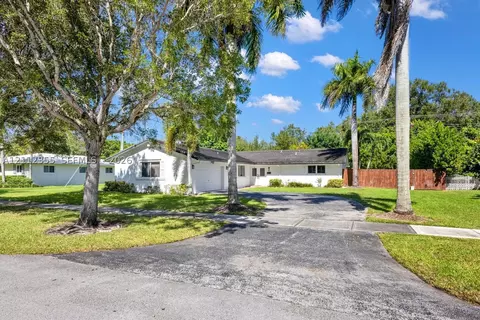 8815 SW 160th St, Palmetto Bay, FL 33157