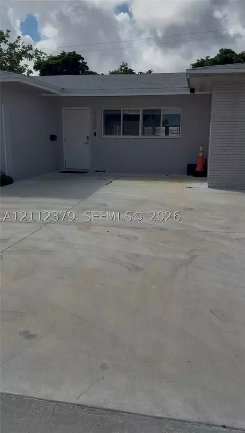19600 NE 18th Pl, Miami, FL 33179