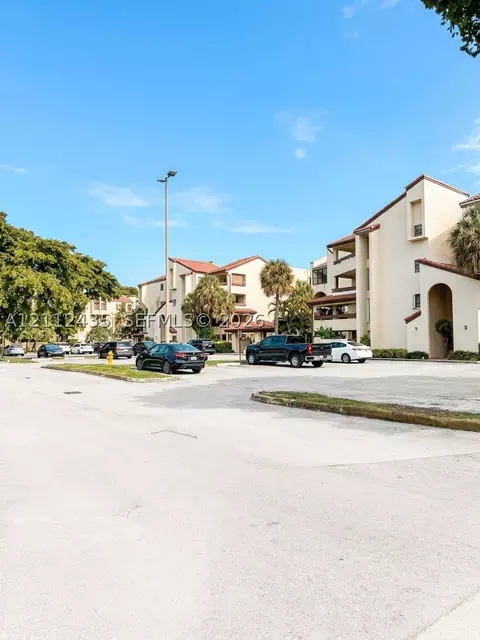 8810 SW 123rd Ct #M103, Miami, FL 33186