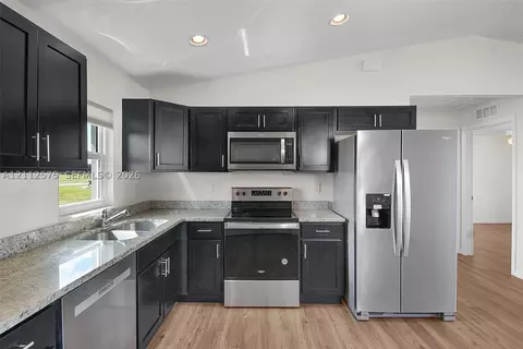 Kitchen - 9041 E Broad, Labelle, FL 33935 photo 3 of 4