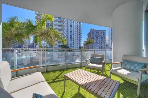 90 SW 3rd St #1213, Miami, FL 33130