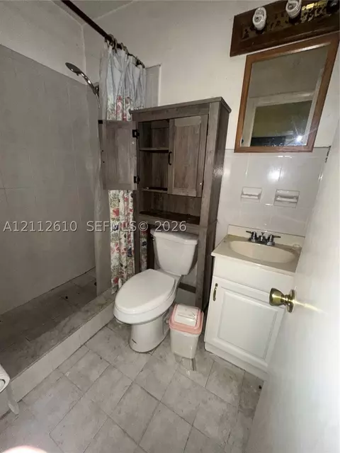 Bath - Undisclosed, Hialeah, FL 33013 photo 2 of 5