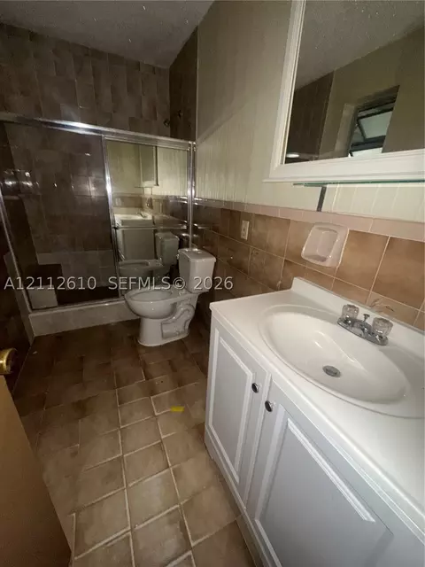 Bath - Undisclosed, Hialeah, FL 33013 photo 1 of 5